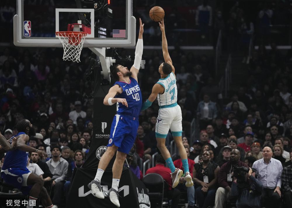 凤凰山体育 凤凰山体育